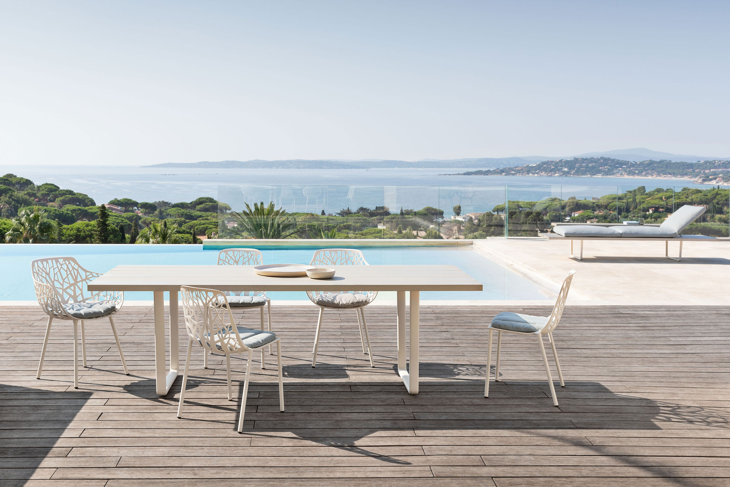 hauser-design-fast-kollektion-horizon-auf-einer-terrasse